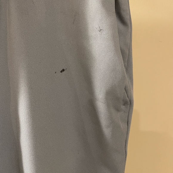Men’s dress pants. Only call out is small black markings near top of left side - Picture 2 of 4